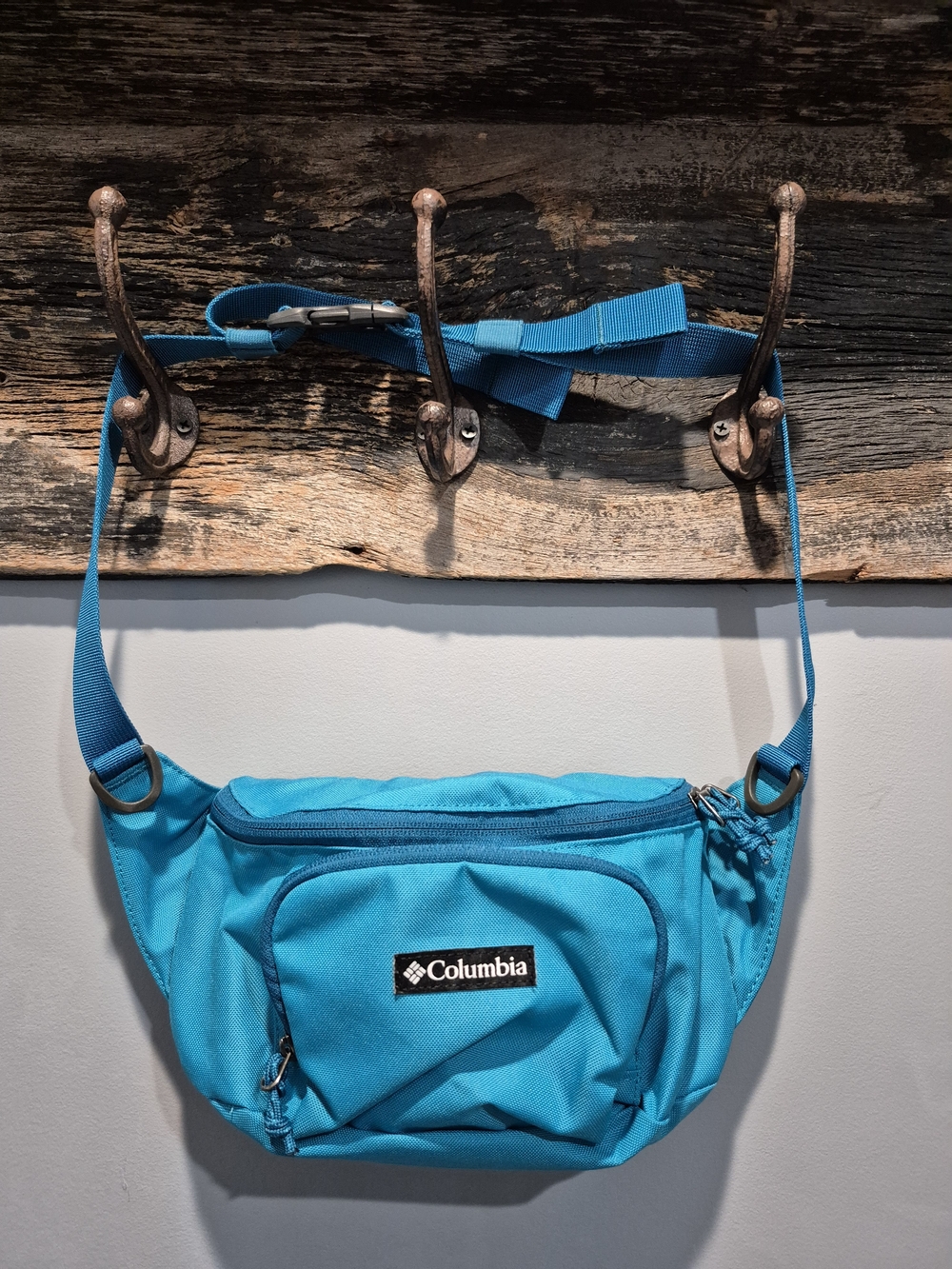 Columbia Light Blue Fanny Pack Excellent Like New Condition